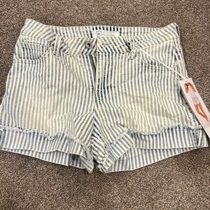 Shorts NWT